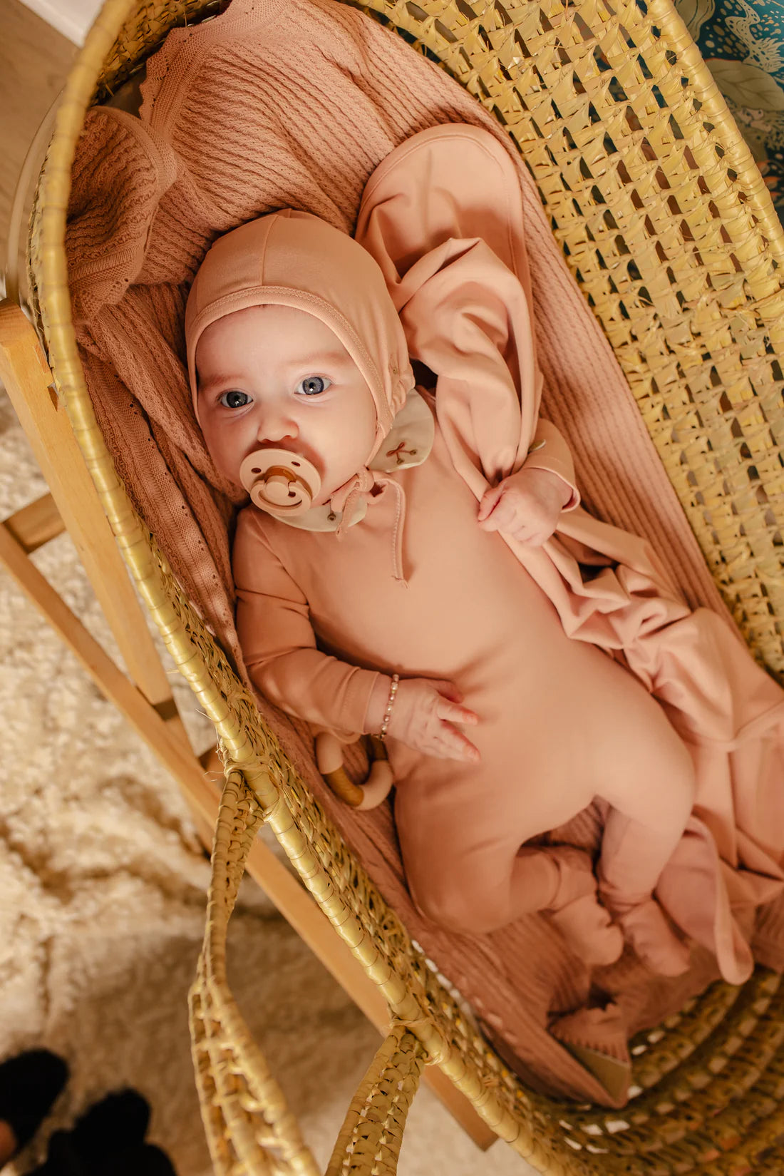 Embroidered collar layette set