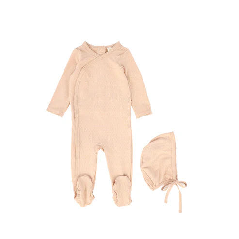 c15674_peach_small_scallop_trim_footie_with_bonnet01_7574f8f3-e4f1-4709-ae69-a9d4d81a312c.webp